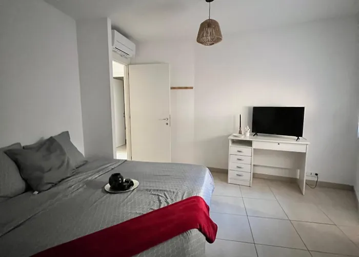 Апартаменти T3 Pres Du Port